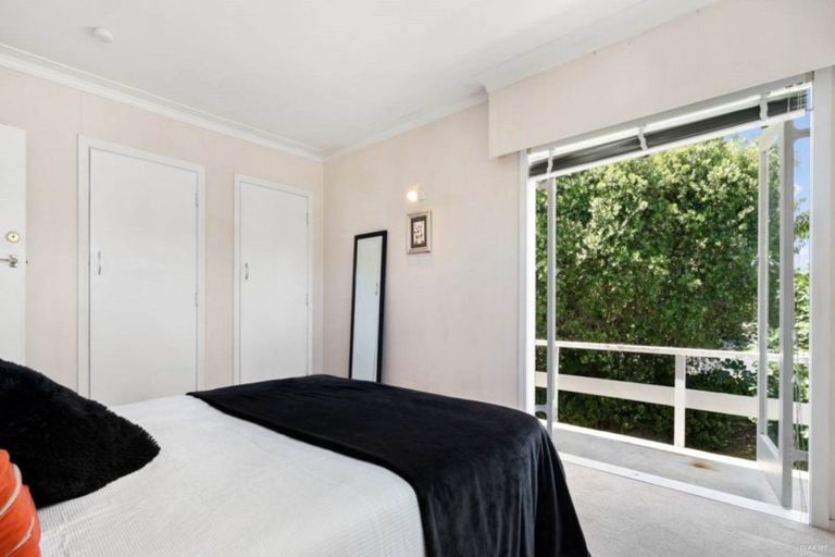 Photo of property in 80 Te Atatu Road, Te Atatu South, Auckland, 0610
