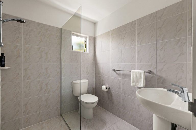 Photo of property in 2 Queens Walk, Taradale, Napier, 4112