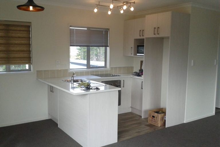 Photo of property in 37 Hibiscus Coast Highway, Silverdale, 0932