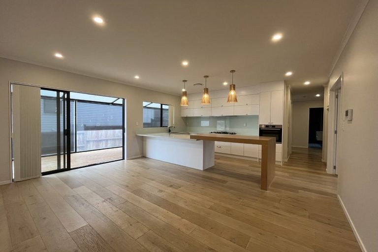 Photo of property in 2 Crompton Place, Orewa, 0931