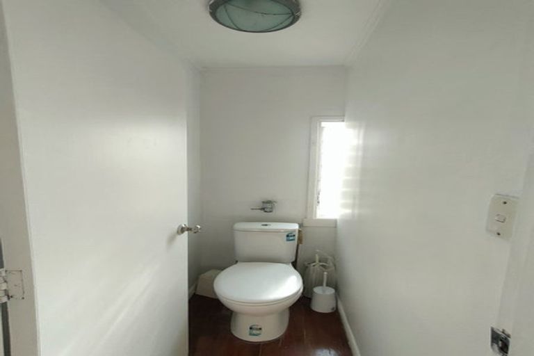 Photo of property in 1/397 Beach Road, Mairangi Bay, Auckland, 0630