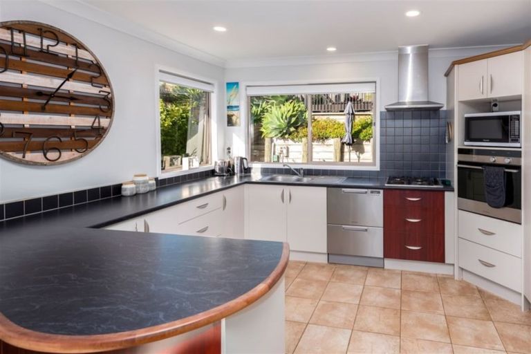 Photo of property in 17 Dunloy Place, East Tamaki Heights, Auckland, 2016