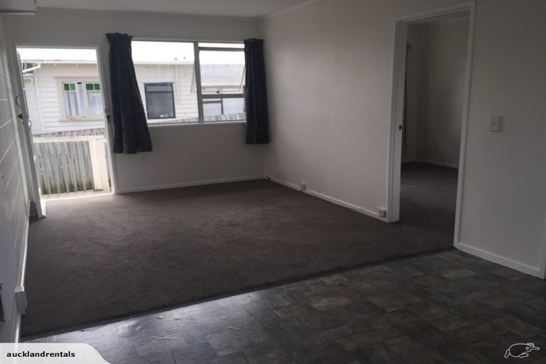 Photo of property in 21 Kamara Road, Glen Eden, Auckland, 0602