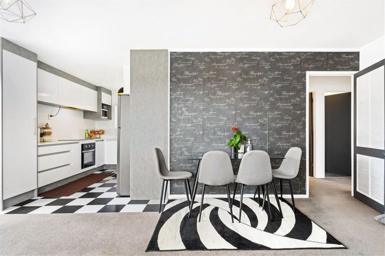 Photo of property in 1/323 Triangle Road, Massey, Auckland, 0614