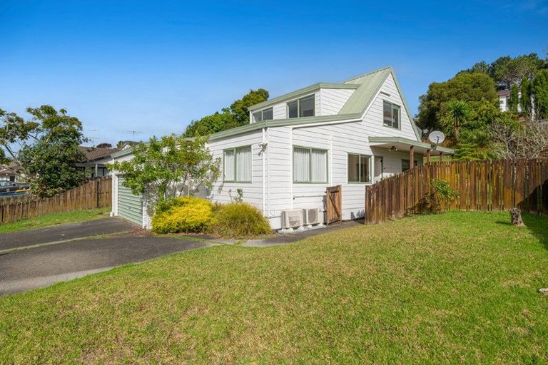 Photo of property in 28 Barbados Drive, Unsworth Heights, Auckland, 0632