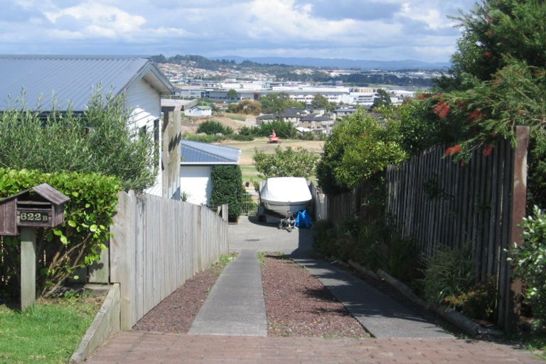 Photo of property in 2/622 East Coast Road, Pinehill, Auckland, 0630