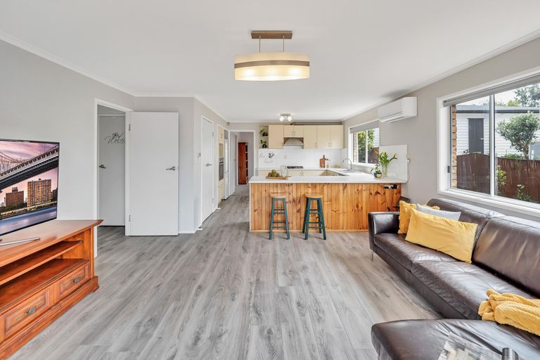 Photo of property in 129 Botany Road, Botany Downs, Auckland, 2010