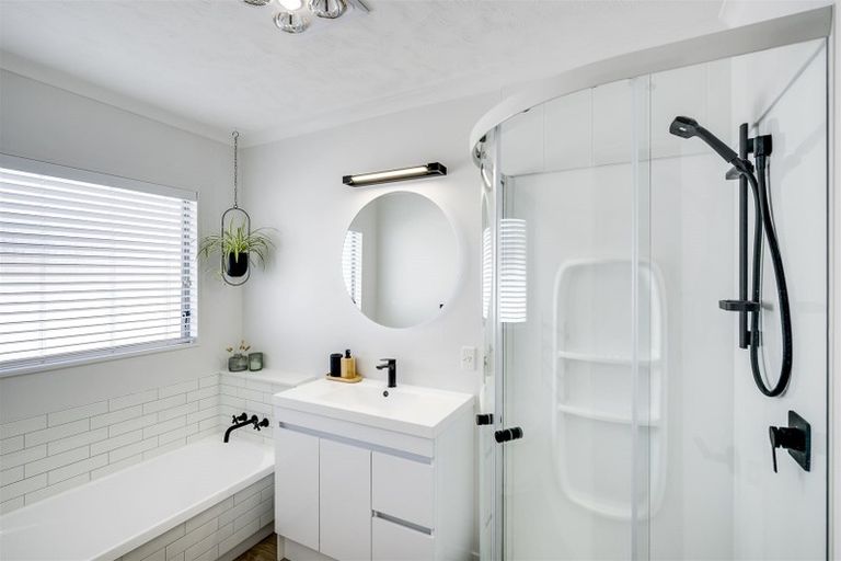 Photo of property in 6 Sloane Place, Taradale, Napier, 4112