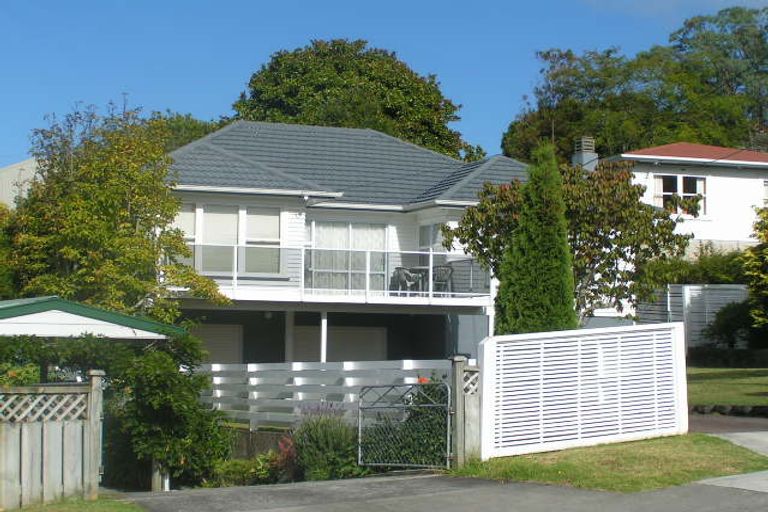 Photo of property in 4 Meadowvale Avenue, Forrest Hill, Auckland, 0620