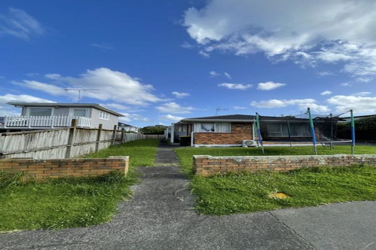 Photo of property in 2/32 Eastern Beach Road, Eastern Beach, Auckland, 2012