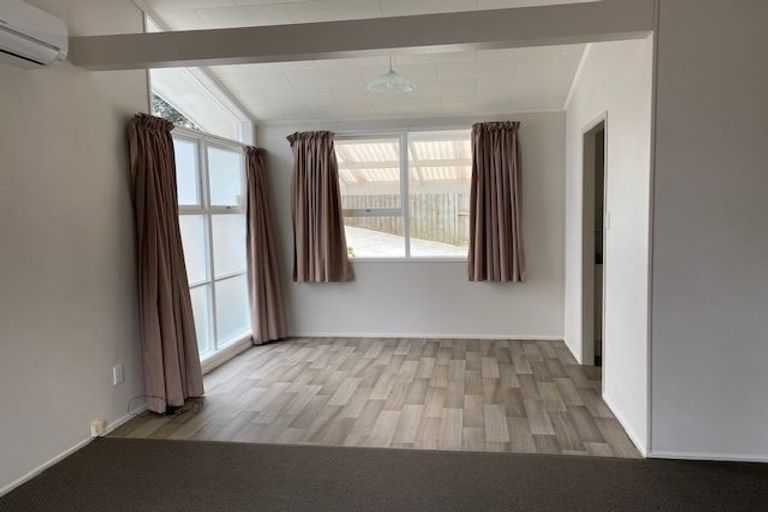 Photo of property in 30 Leaver Place, Weymouth, Auckland, 2103