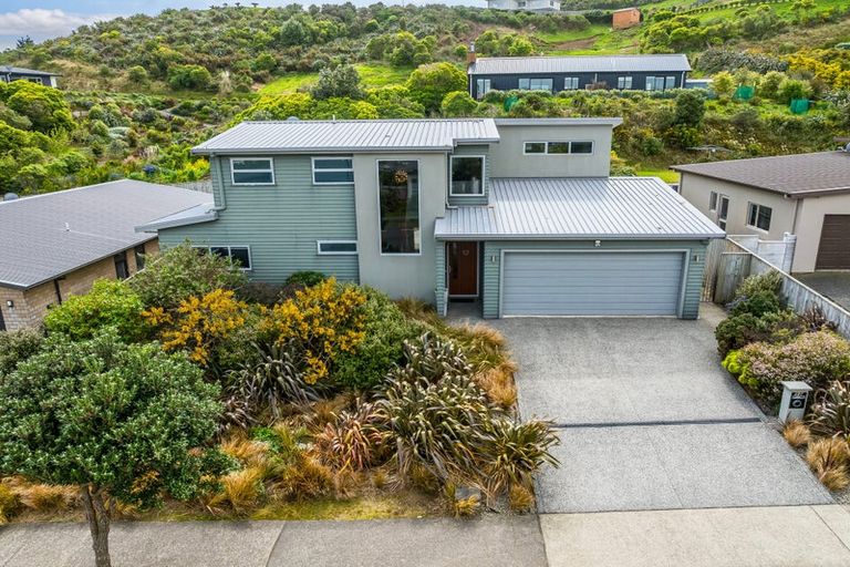 Photo of property in 98 Aotea Drive, Aotea, Porirua, 5024