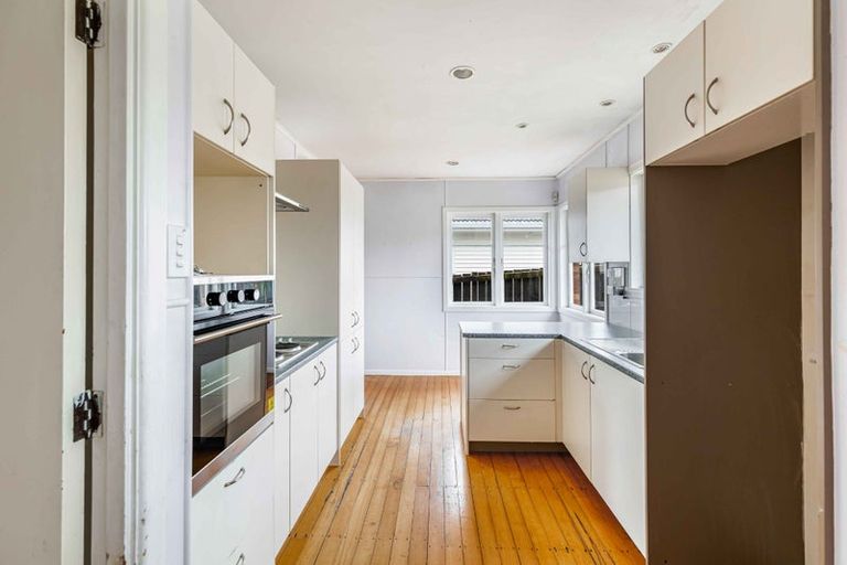 Photo of property in 18 Vodanovich Road, Te Atatu South, Auckland, 0610