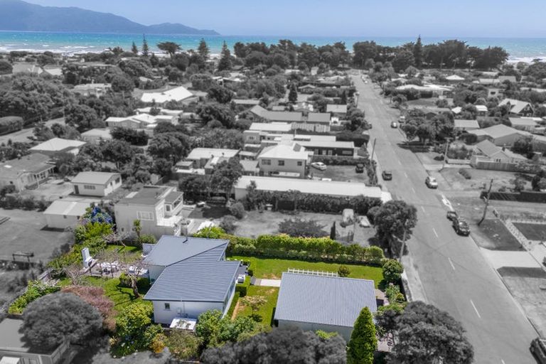 Photo of property in 26 Rauparaha Street, Waikanae Beach, Waikanae, 5036