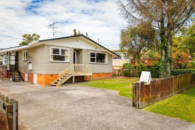 Photo of property in 52 Stottholm Road, Titirangi, Auckland, 0604
