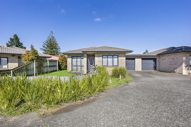 Photo of property in 17 Lawford Place, Mangere, Auckland, 2022