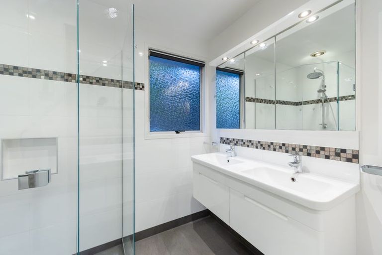 Photo of property in 39 Squirrel Lane, Browns Bay, Auckland, 0630