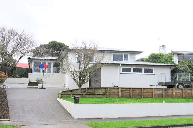 Photo of property in 11 Snowdon Avenue, Terrace End, Palmerston North, 4410