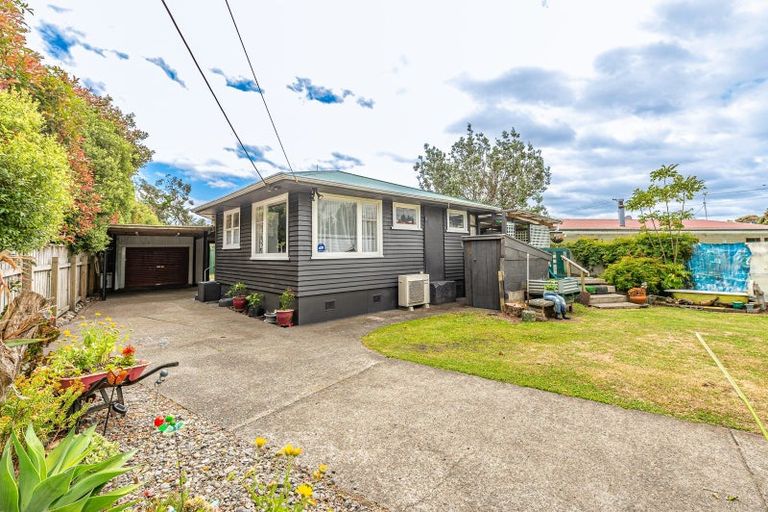 Photo of property in 64 Wikitoria Road, Putiki, Whanganui, 4501