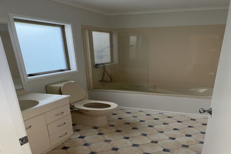 Photo of property in 17 Sirsi Terrace, Broadmeadows, Wellington, 6035