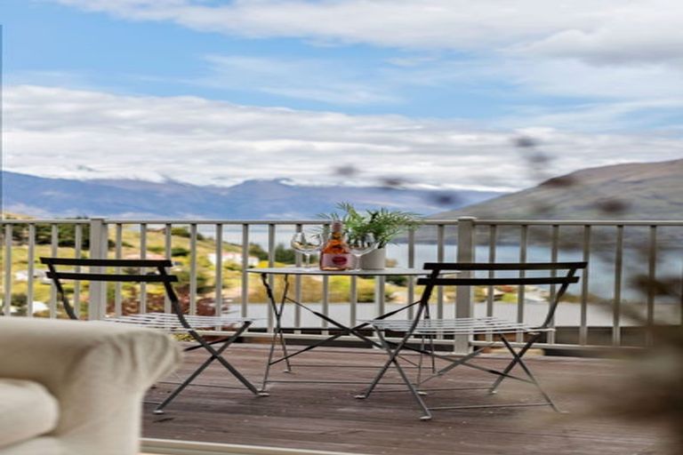 Photo of property in 45 Dart Place, Fernhill, Queenstown, 9300