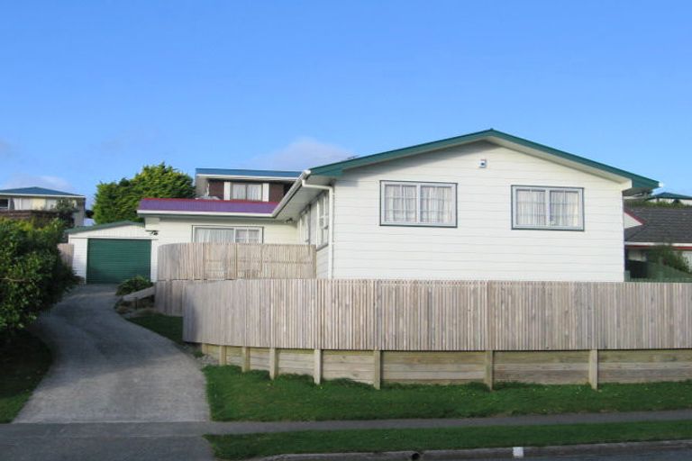Photo of property in 15 Mossburn Grove, Kelson, Lower Hutt, 5010