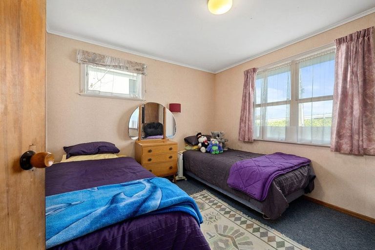 Photo of property in 315 Glenfield Road, Glenfield, Auckland, 0629