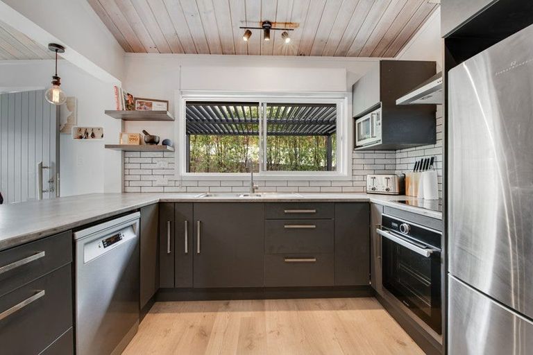 Photo of property in 24a Fairway Avenue, Red Beach, 0932