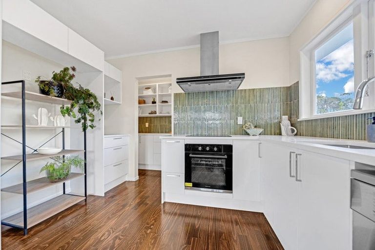 Photo of property in 97 Barrys Road, Glendene, Auckland, 0602