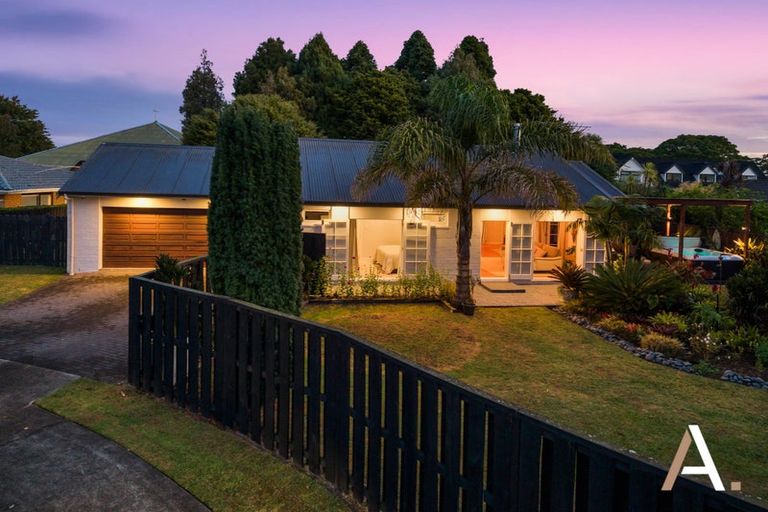 Photo of property in 13 Ross Martin Court, Conifer Grove, Takanini, 2112