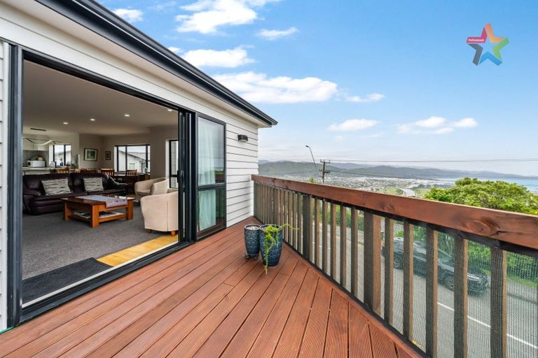 Photo of property in 6 Poto Road, Normandale, Lower Hutt, 5010