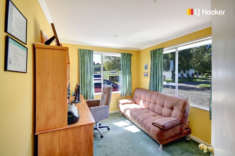 Photo of property in 24 Surrey Bay Road, Waihola, Outram, 9073