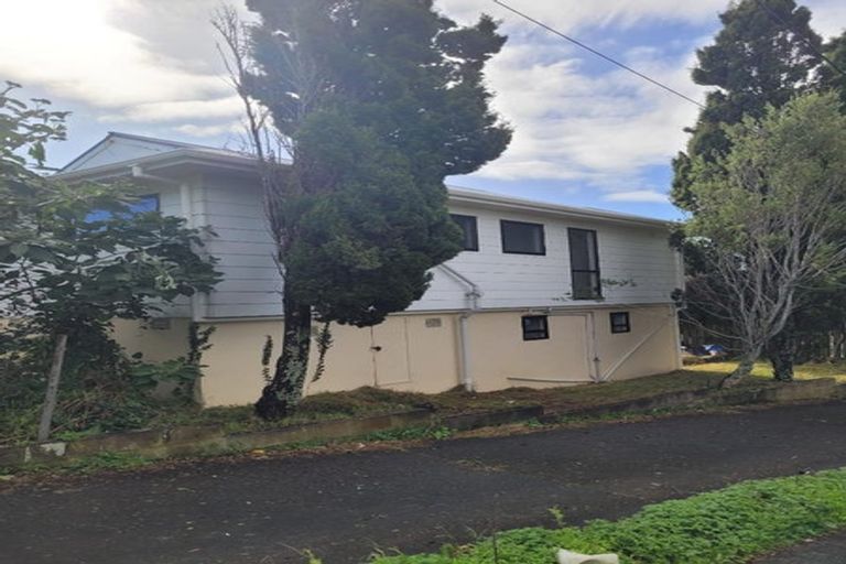 Photo of property in 2/23 Weldene Avenue, Glenfield, Auckland, 0629