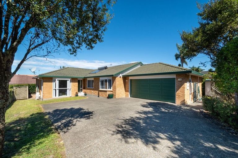 Photo of property in 15 Ferntree Terrace, West Harbour, Auckland, 0618