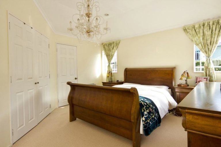 Photo of property in 2/32 Spencer Road, Pinehill, Auckland, 0632