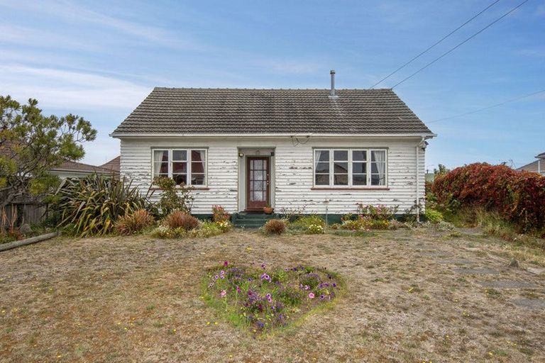 Photo of property in 16 Hardy Street, New Brighton, Christchurch, 8061