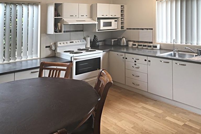 Photo of property in 2/221 Mount Smart Road, Onehunga, Auckland, 1061