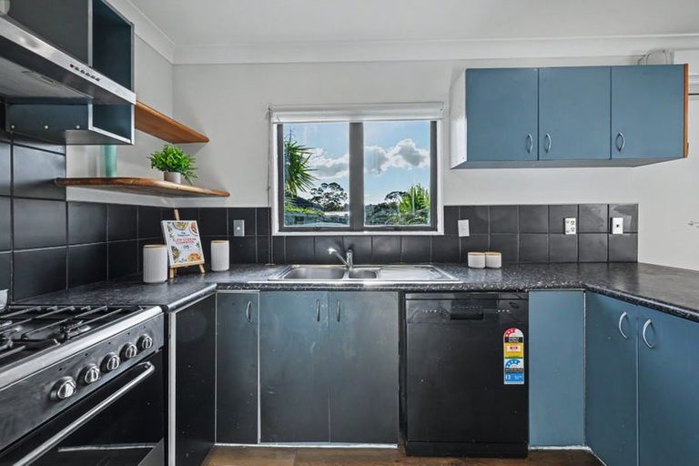 Photo of property in 30 Arlette Place, Massey, Auckland, 0614