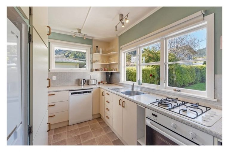 Photo of property in 670 Atawhai Crescent, Atawhai, Nelson, 7010