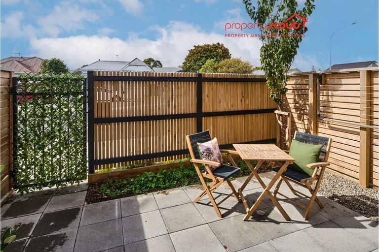 Photo of property in 2/90 Knights Road, Hutt Central, Lower Hutt, 5010