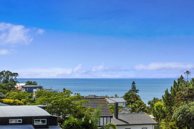 Photo of property in 2/20 Kiteroa Terrace, Rothesay Bay, Auckland, 0630