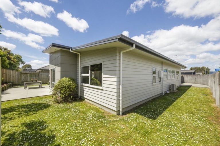 Photo of property in 1 Lorenzo Place, Kelvin Grove, Palmerston North, 4414