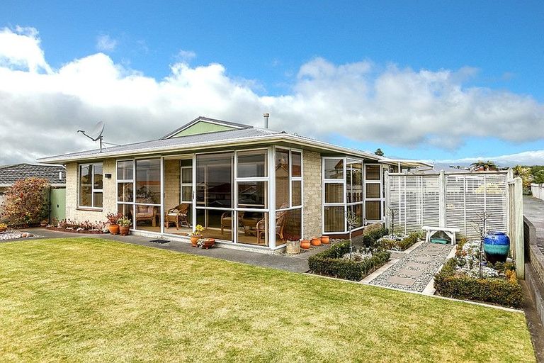 Photo of property in 19 Roy Terrace, Moturoa, New Plymouth, 4310