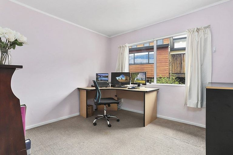 Photo of property in 1/10 Ambler Avenue, Glen Eden, Auckland, 0602