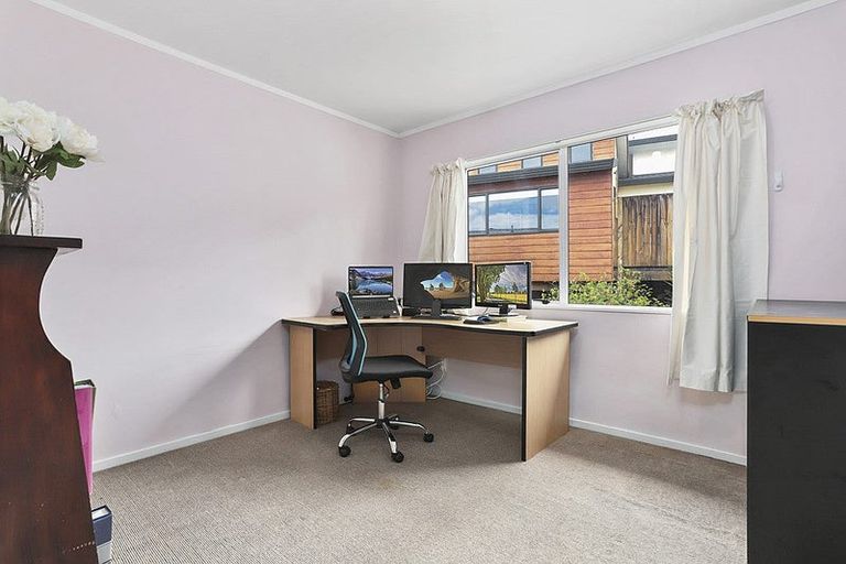 Photo of property in 1/10 Ambler Avenue, Glen Eden, Auckland, 0602