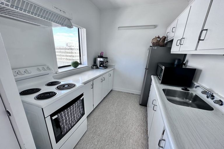 Photo of property in Hobson Court Flats, 65/70 Hobson Street, Thorndon, Wellington, 6011