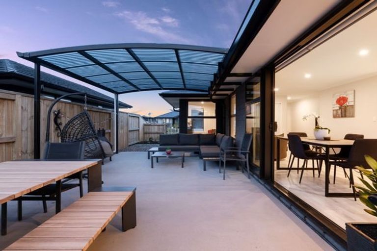 Photo of property in 15 Kotiate Street, Papamoa Beach, Papamoa, 3118