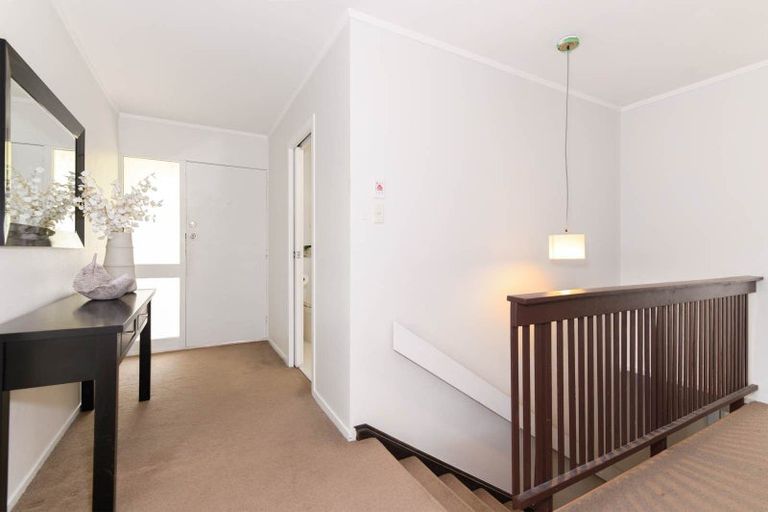 Photo of property in 7 Valdese Rise, Browns Bay, Auckland, 0630