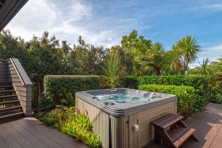 Photo of property in 11 City View Terrace, Birkenhead, Auckland, 0626