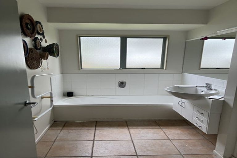 Photo of property in 90a Atkinson Road, Titirangi, Auckland, 0604